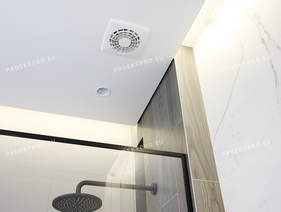 Двухуровневый натяжной потолок в ванной с подсветкой