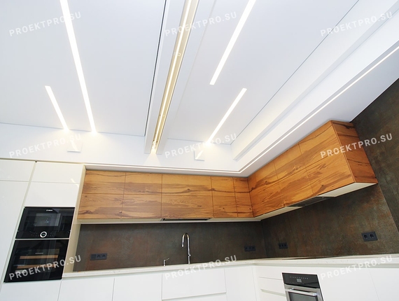 Открытые световые линии на натяжном потолке на кухне