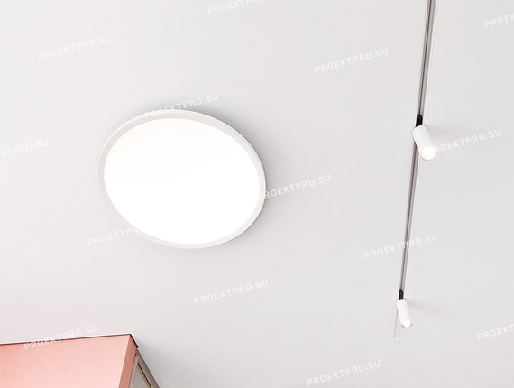 Натяжной потолок с треком инфинити и светильником pattern от центрсвет