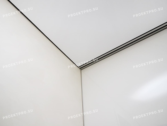 Шкаф встроенный в тканевый теневой натяжной потолок