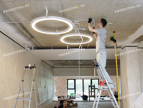 Процесс Монтажа теневого натяжного потолка с освещением