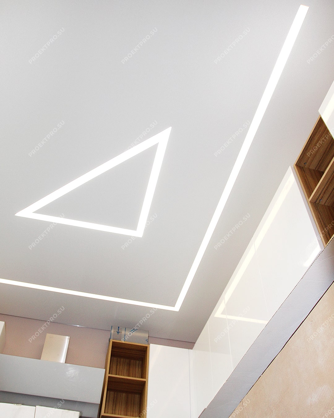 Натяжной потолок со световыми линиями от компании ПроектПро